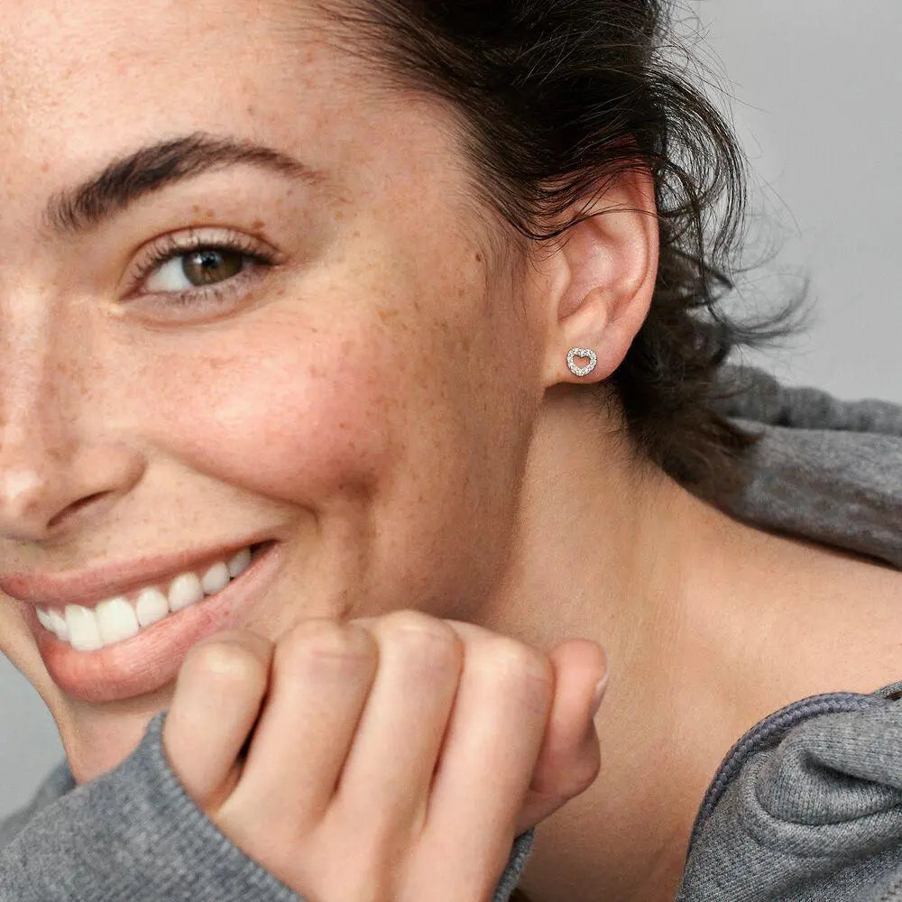 Outline Stud Heart Earring - White Gold - Cartice™LuxuryJewelryGoldSilverWatchBraceletNecklaceChainIced-outCubanMoissaniteTarnish-freeStainlessDurablePremiumShinePlatedStatementDiamondAffordable
