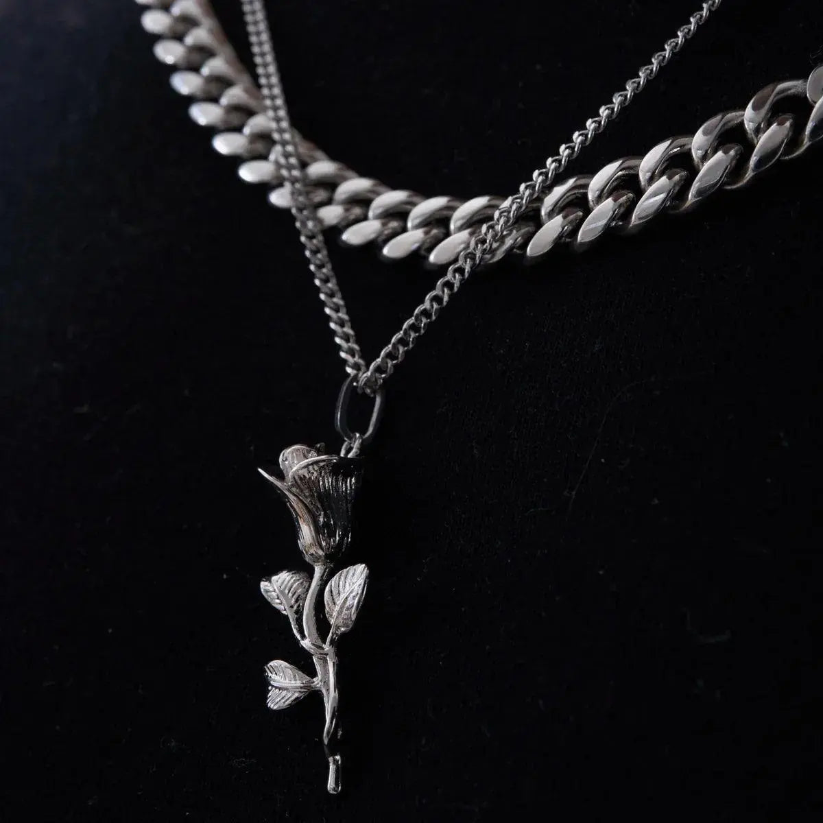 ROSE PENDANT + MICRO CUBAN CHAIN - Cartice™LuxuryJewelryGoldSilverWatchBraceletNecklaceChainIced-outCubanMoissaniteTarnish-freeStainlessDurablePremiumShinePlatedStatementDiamondAffordable