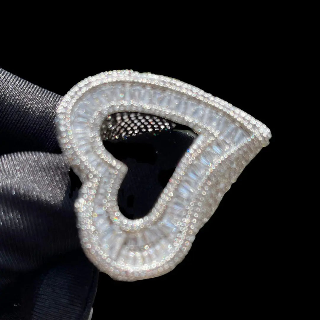 Open Heart Iced Out Ring - Cartice™LuxuryJewelryGoldSilverWatchBraceletNecklaceChainIced-outCubanMoissaniteTarnish-freeStainlessDurablePremiumShinePlatedStatementDiamondAffordable